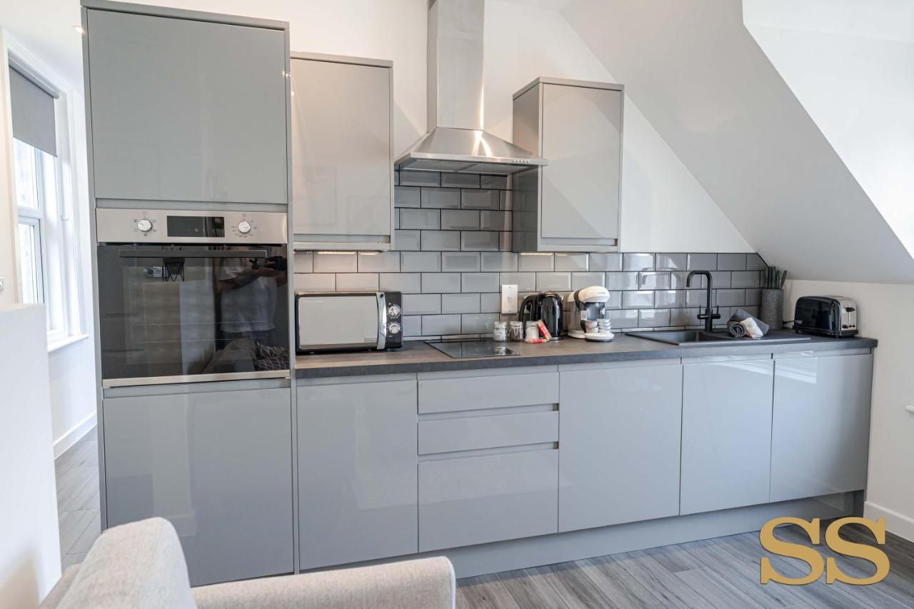 The Hideaway - 1 Minute From 02 Academy - Free Parking - 5 Minutes From The - Fast Wi-fi - Smart Tv Apartment Bournemouth