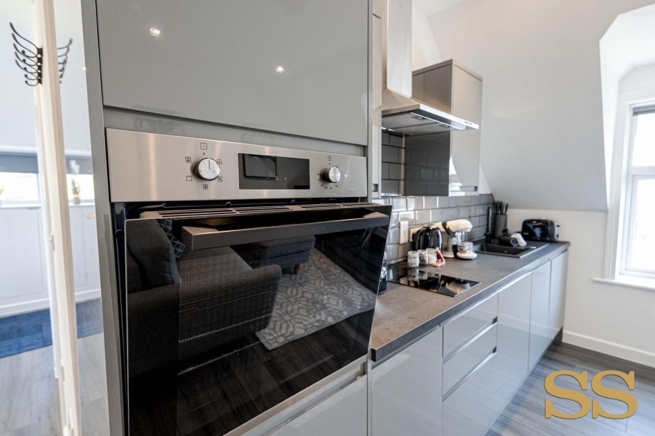 The Hideaway - 1 Minute From 02 Academy - Free Parking - 5 Minutes From The - Fast Wi-fi - Smart Tv *