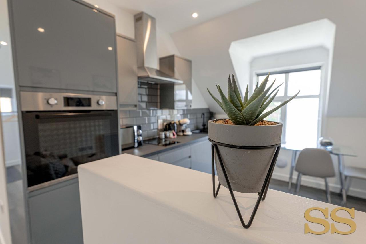 The Hideaway - 1 Minute From 02 Academy - Free Parking - 5 Minutes From The - Fast Wi-fi - Smart Tv *