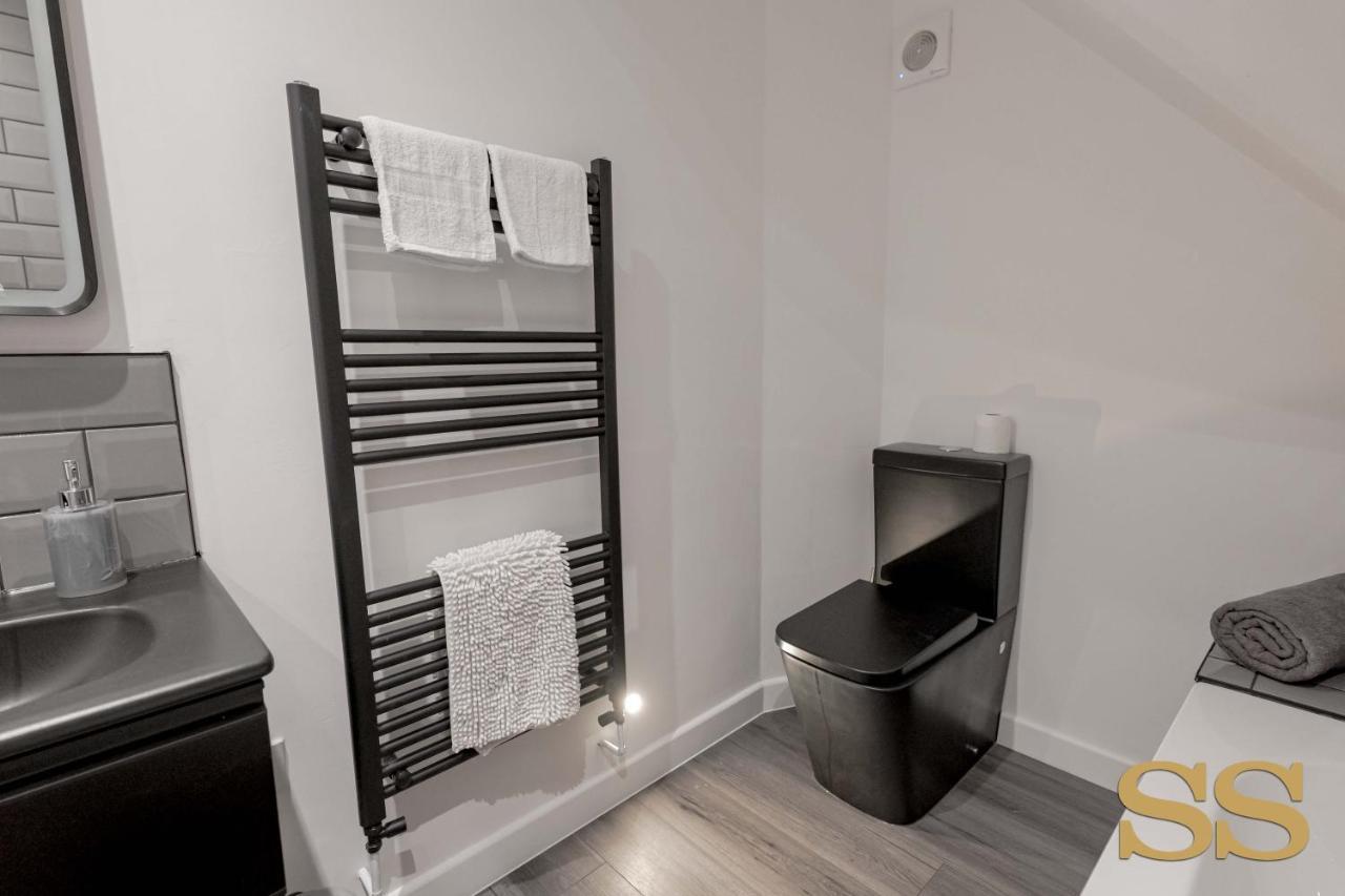 Apartment The Hideaway - 1 Minute From 02 Academy - Free Parking - 5 Minutes From The - Fast Wi-fi - Smart Tv