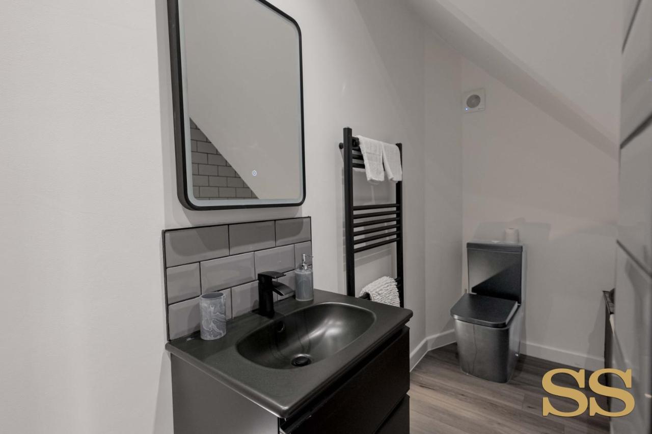 Apartment The Hideaway - 1 Minute From 02 Academy - Free Parking - 5 Minutes From The - Fast Wi-fi - Smart Tv *