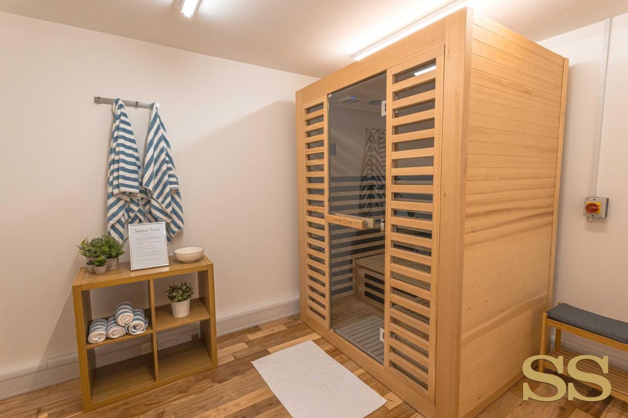 The Hideaway - 1 Minute From 02 Academy - Free Parking - 5 Minutes From The - Fast Wi-fi - Smart Tv Apartment *
