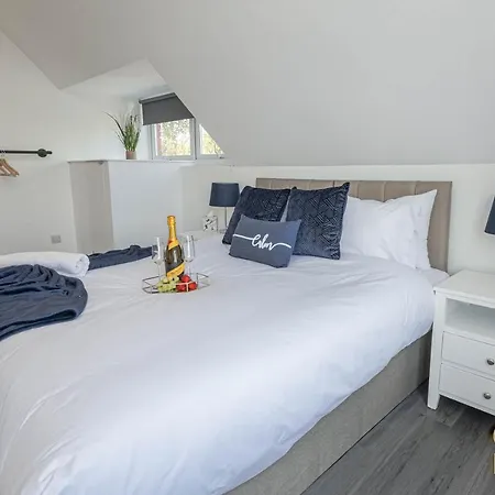 The Hideaway: Beachside Retreat with O2 Academy Access Bournemouth Exterior photo